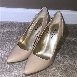 Guess nude pumps